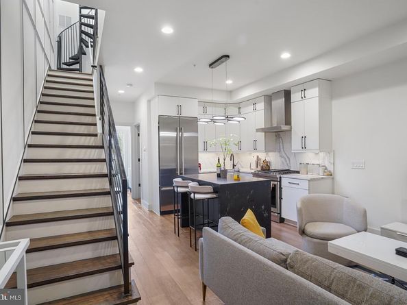 256 15TH Street SE 8, Washington DC 20003