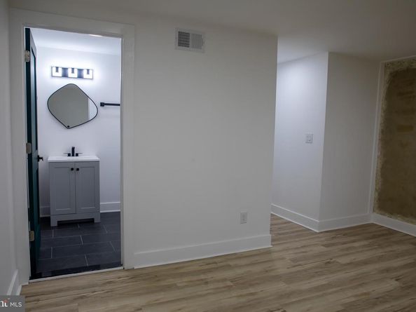 55 W Seymour Street, Philadelphia PA 19144