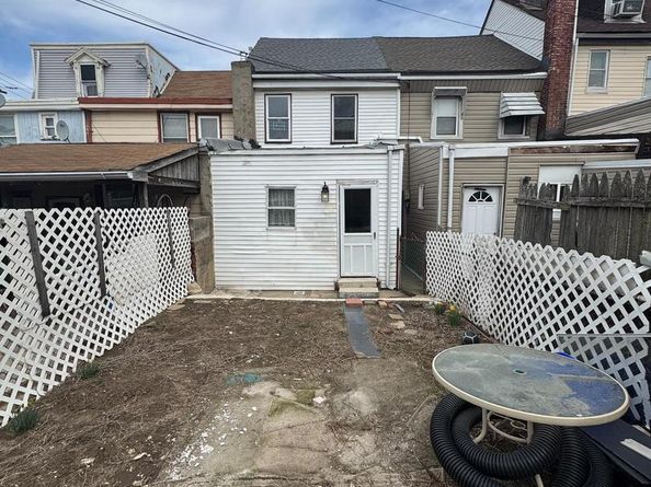 2704 Pratt Street, Philadelphia PA 19137