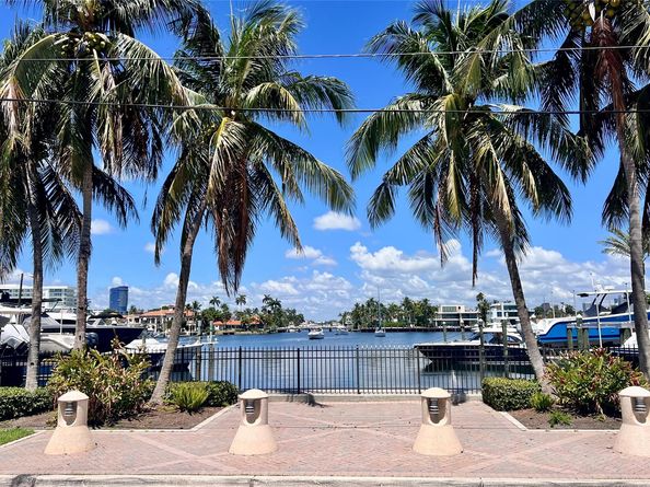 23 Isla Bahia Dr, Fort Lauderdale FL 33316
