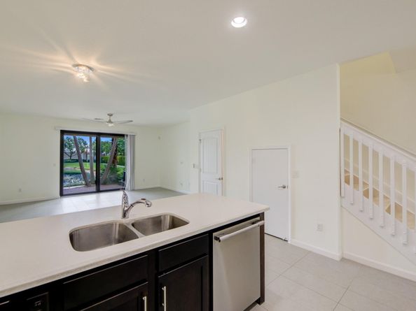 4220 N Dixie Hwy 75, Oakland Park FL 33334