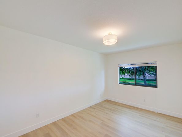 4220 N Dixie Hwy 75, Oakland Park FL 33334