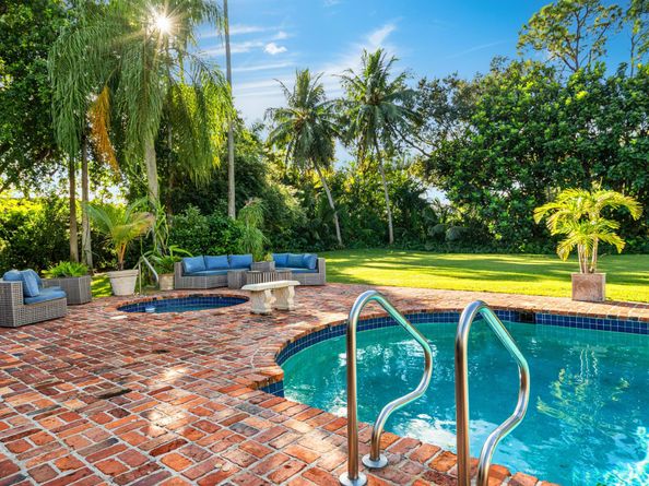 58 Country Road S, Village Of Golf FL 33436
