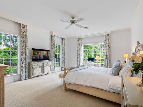 58 Country Road S, Village Of Golf FL 33436