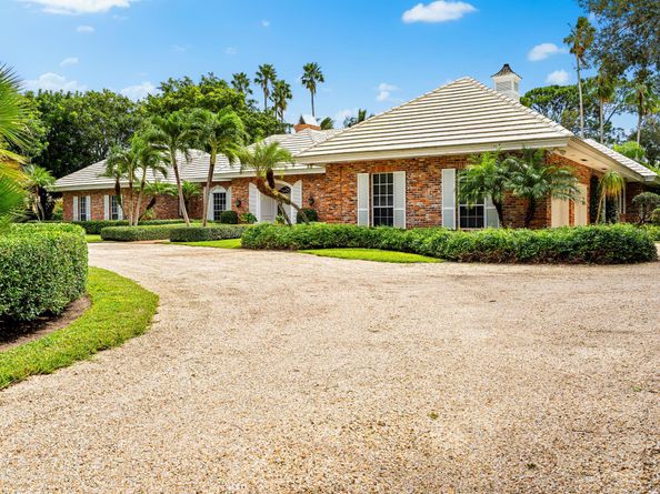 58 Country Road S, Village Of Golf FL 33436