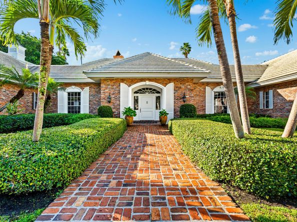 58 Country Road S, Village Of Golf FL 33436