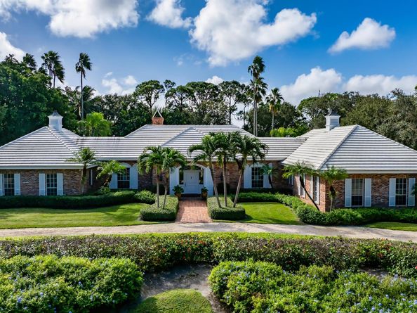 58 Country Road S, Village Of Golf FL 33436