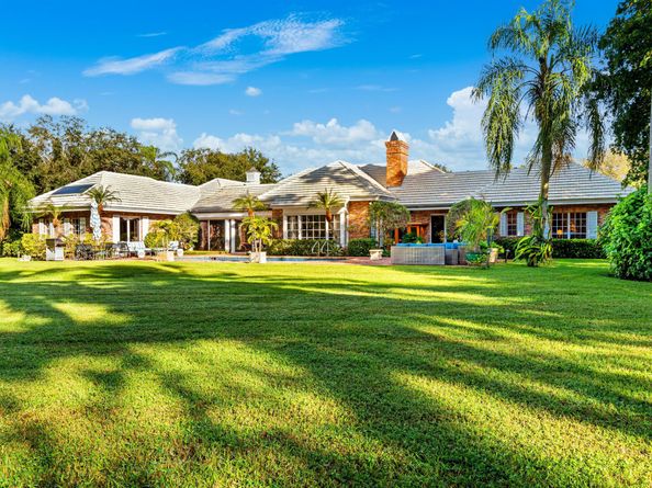 58 Country Road S, Village Of Golf FL 33436