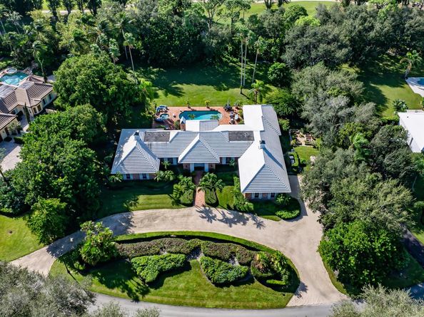 58 Country Road S, Village Of Golf FL 33436