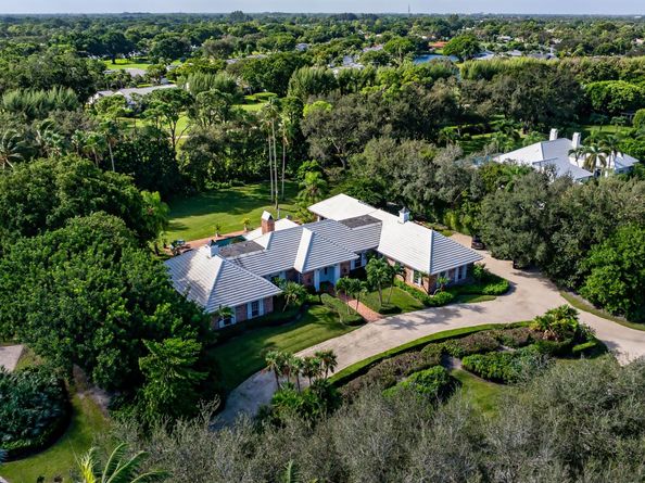 58 Country Road S, Village Of Golf FL 33436