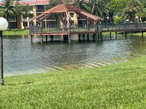 5609 Coral Lake 109, Margate FL 33063