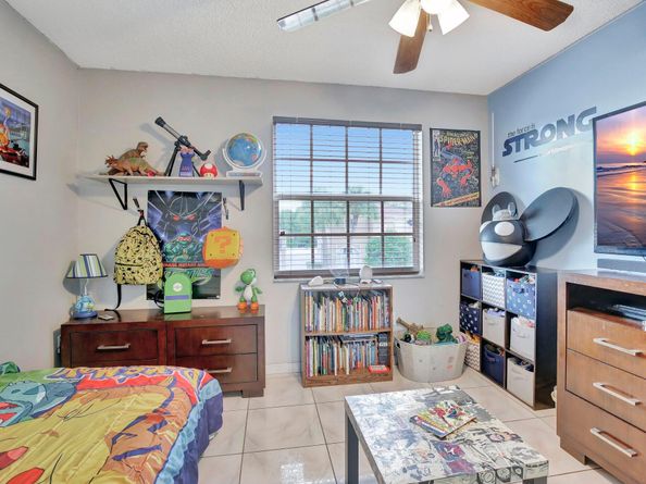 325 NW 153rd Avenue, Pembroke Pines FL 33028