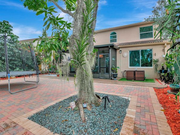 325 NW 153rd Avenue, Pembroke Pines FL 33028
