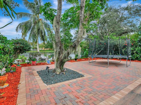 325 NW 153rd Avenue, Pembroke Pines FL 33028