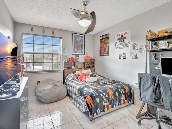 325 NW 153rd Avenue, Pembroke Pines FL 33028