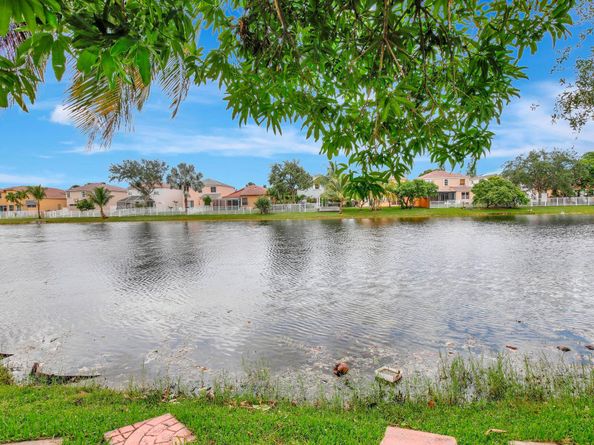 325 NW 153rd Avenue, Pembroke Pines FL 33028