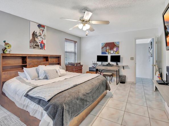 325 NW 153rd Avenue, Pembroke Pines FL 33028