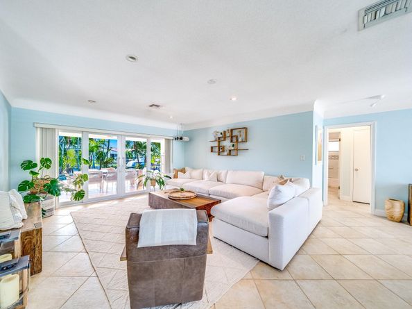 4010 NE 25th Avenue, Lighthouse Point FL 33064