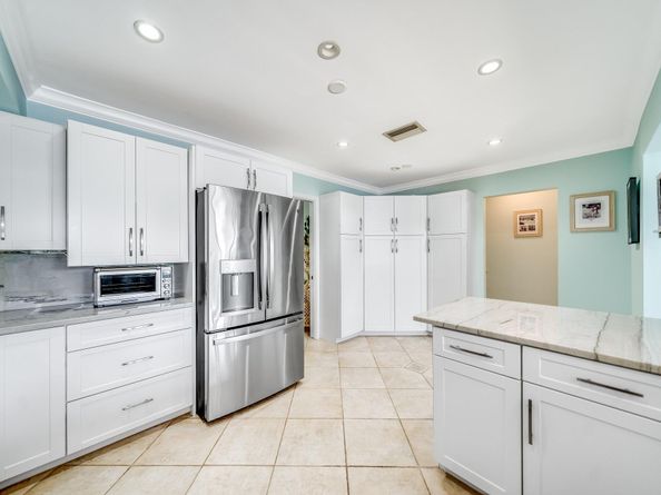 4010 NE 25th Avenue, Lighthouse Point FL 33064