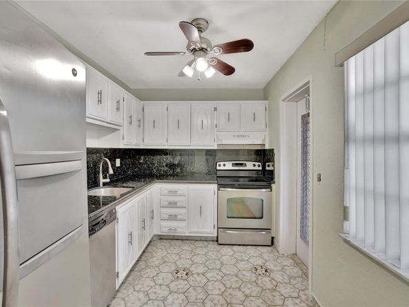 4050 NW 42nd Ave 312, Lauderdale Lakes FL 33319