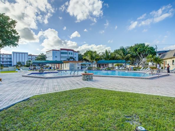 4050 NW 42nd Ave 312, Lauderdale Lakes FL 33319