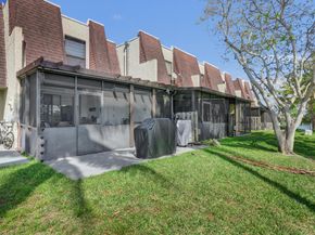8992 Palm Tree Lane 8992, Pembroke Pines FL 33024
