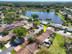 4 Knightsbridge Lane, Boynton Beach FL 33426
