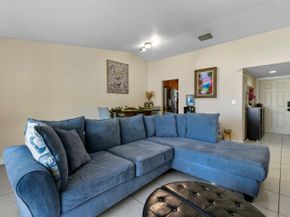 4 Knightsbridge Lane, Boynton Beach FL 33426