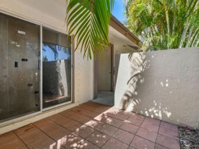 4 Knightsbridge Lane, Boynton Beach FL 33426
