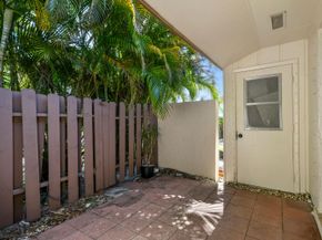 4 Knightsbridge Lane, Boynton Beach FL 33426