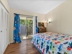 4 Knightsbridge Lane, Boynton Beach FL 33426