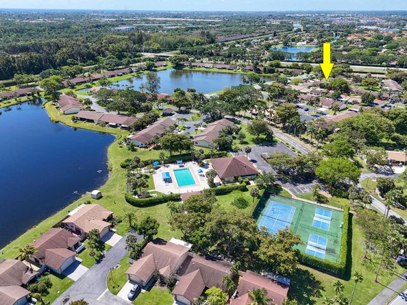 4 Knightsbridge Lane, Boynton Beach FL 33426