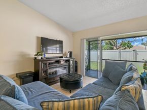 4 Knightsbridge Lane, Boynton Beach FL 33426