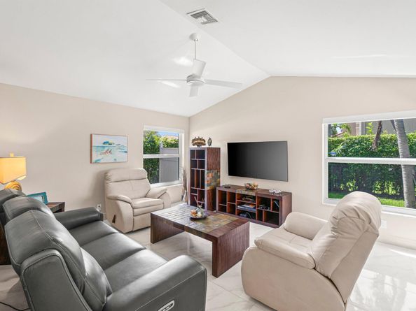 9095 Picot Court Court, Boynton Beach FL 33472