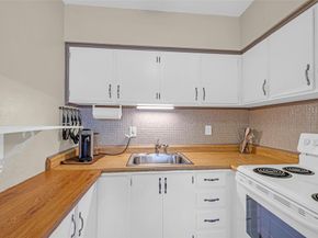 1000 SW 11th Ave 2E, Hallandale Beach FL 33009