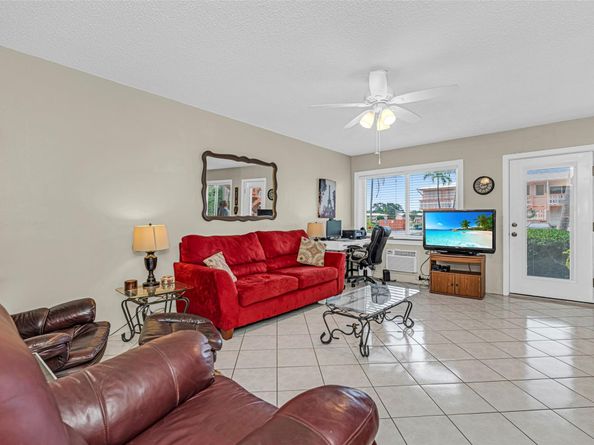 1000 SW 11th Ave 2E, Hallandale Beach FL 33009