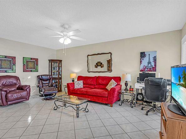 1000 SW 11th Ave 2E, Hallandale Beach FL 33009