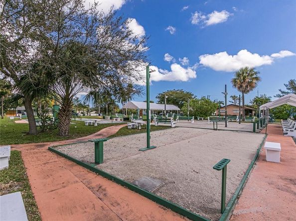 1000 SW 11th Ave 2E, Hallandale Beach FL 33009