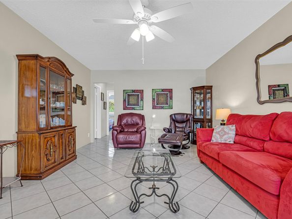 1000 SW 11th Ave 2E, Hallandale Beach FL 33009