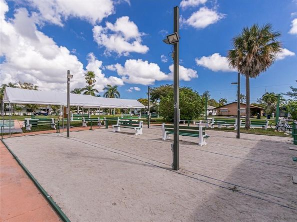 1000 SW 11th Ave 2E, Hallandale Beach FL 33009