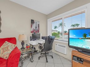 1000 SW 11th Ave 2E, Hallandale Beach FL 33009