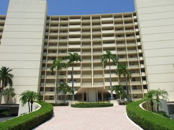 130 Lakeshore Drive