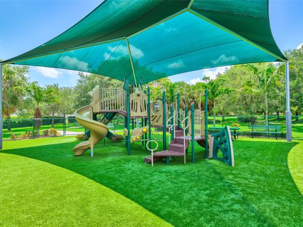 702 Stanton Dr, Weston FL 33326