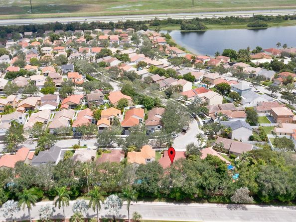 702 Stanton Dr, Weston FL 33326
