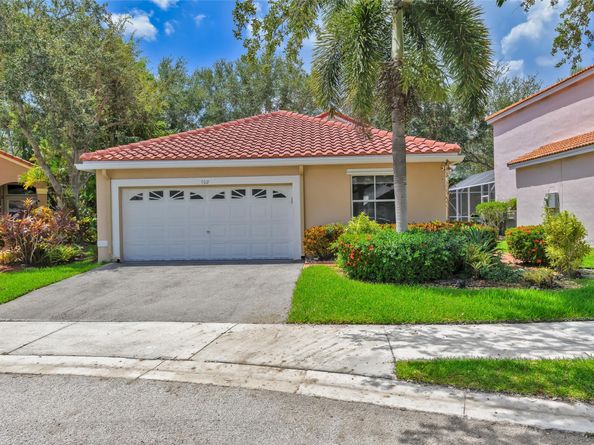 702 Stanton Dr, Weston FL 33326
