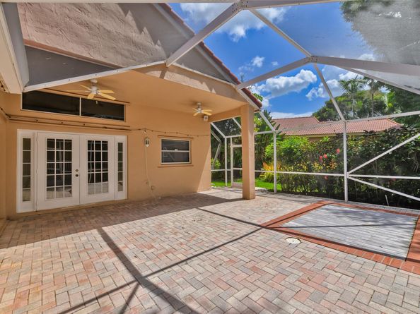 702 Stanton Dr, Weston FL 33326