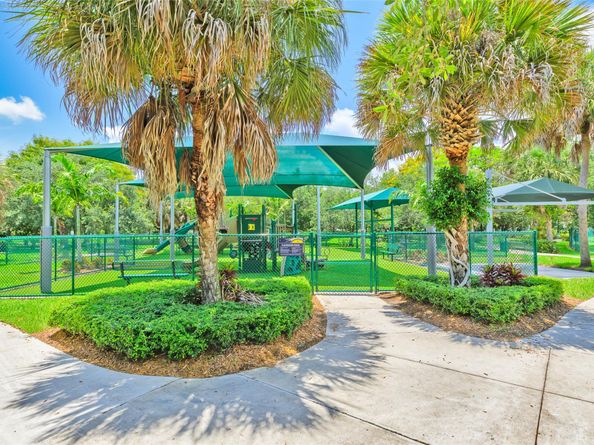 702 Stanton Dr, Weston FL 33326