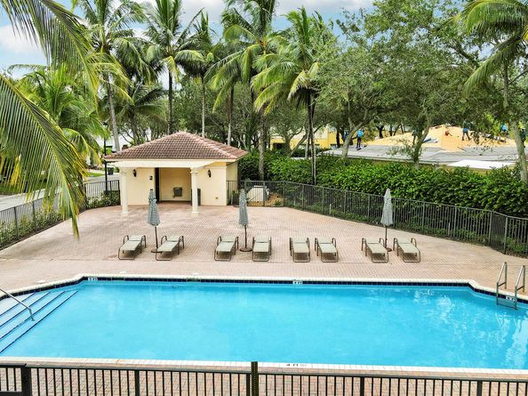 102 Via Emilia, Royal Palm Beach FL 33411