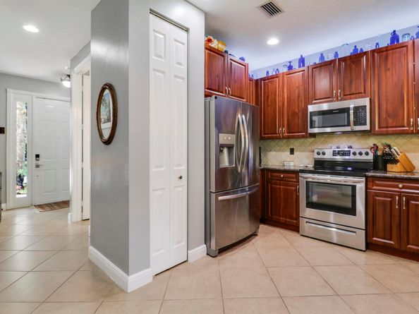 102 Via Emilia, Royal Palm Beach FL 33411