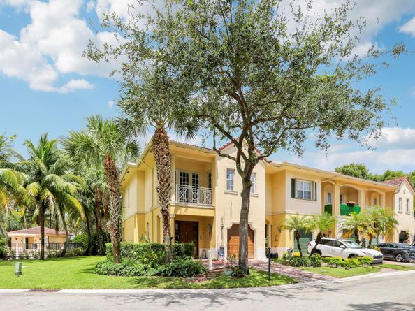 102 Via Emilia, Royal Palm Beach FL 33411